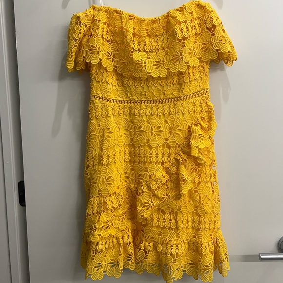Cute yellow, flower lace Lulus dress. Size Small. - Picture 3 of 12